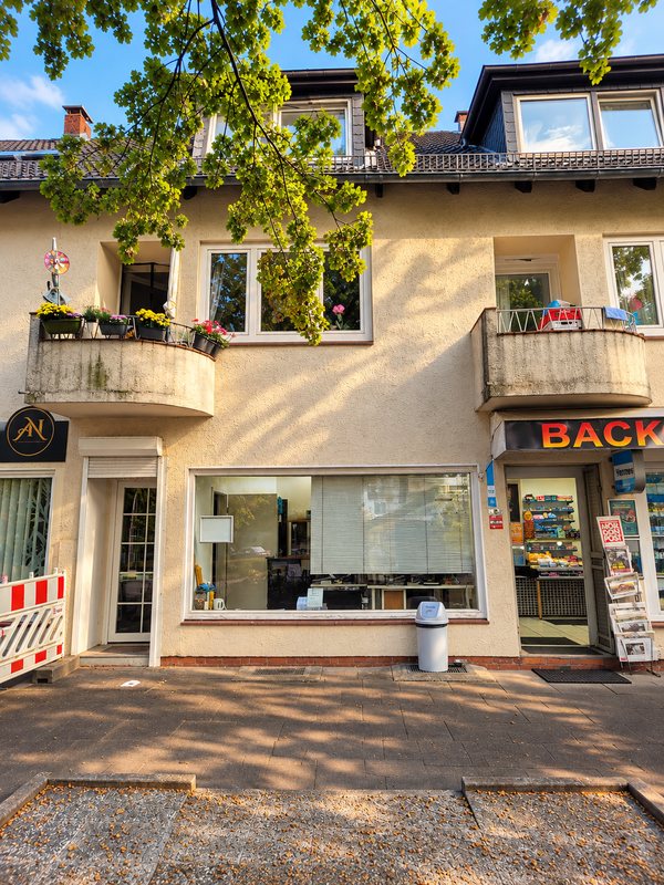 Gewerbeeinheiten zur Straße